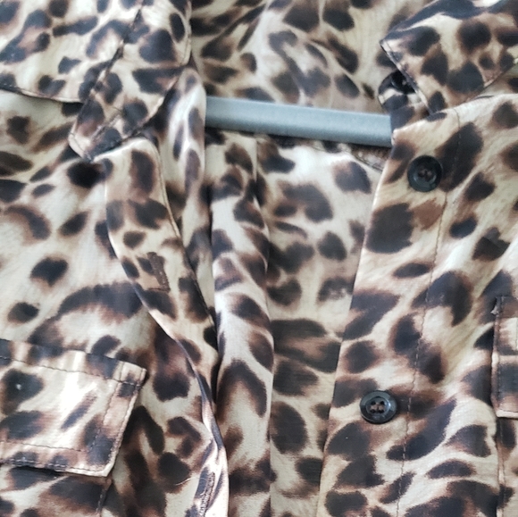 Animal Print Blouse with Collar Size Small - Picture 2 of 2